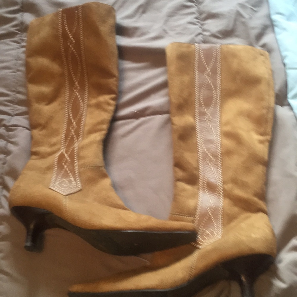 Suede boots